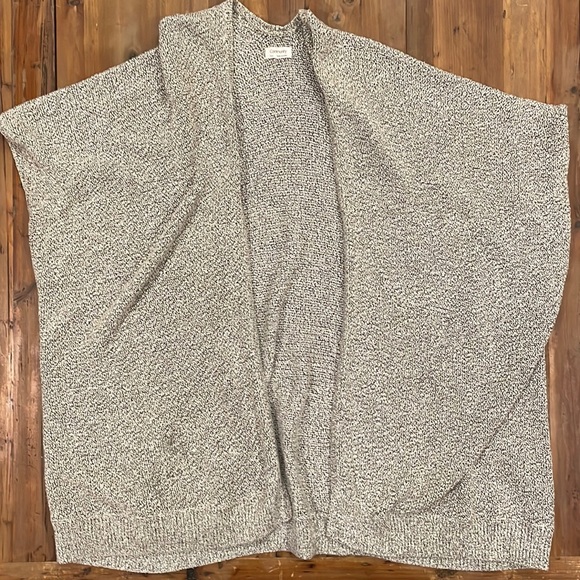 Aritzia Community Ionic Cape - Picture 3 of 4